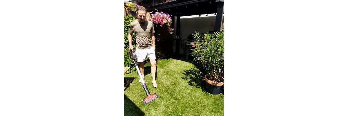Frühjahrscheck: Kunstrasen fit für die Saison machen - Frühjahrscheck: Kunstrasen richtig pflegen für Garten, Balkon &amp; Terrasse