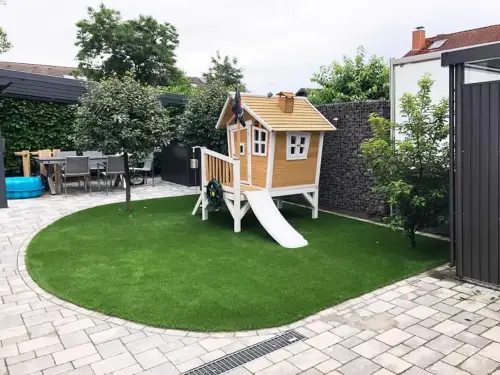 Familiengarten mit Premium-Kunstrasen